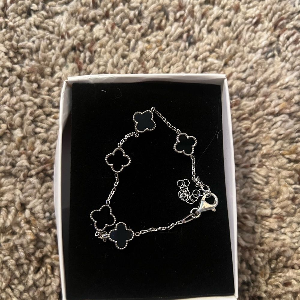 Elegant Silver and Black Clover Bracelet Set w/Matching Earrings